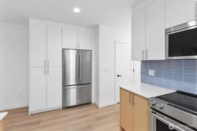 10738 Interlake Avenue N, Seattle, WA 98133 - Photo 5