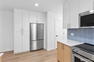 10738 Interlake Ave N, Seattle, WA 98133 - Photo 5