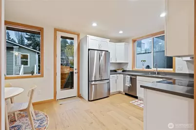 2844 22nd Avenue W, Seattle, WA 98199 - Photo 9