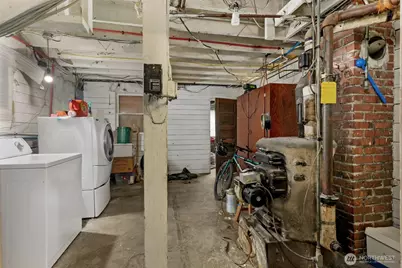 708 Warren Avenue N, Seattle, WA 98109 - Photo 17