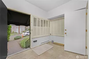 708 Warren Ave N, Seattle, WA 98109 - Photo 3