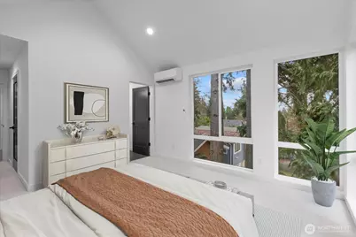 10734 Interlake Avenue N, Seattle, WA 98133 - Photo 9