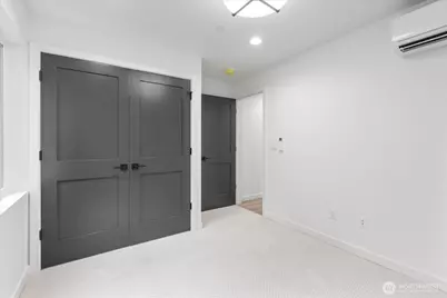 10734 Interlake Avenue N, Seattle, WA 98133 - Photo 15