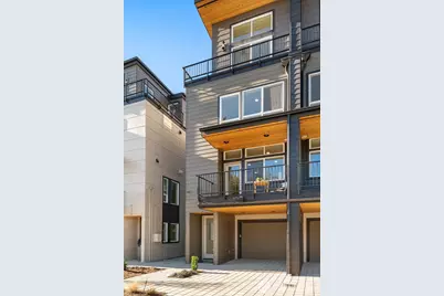 9221 Densmore Avenue N, Seattle, WA 98103 - Photo 3