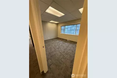 111 Harrison St W, Seattle, WA 98119 - Photo 11