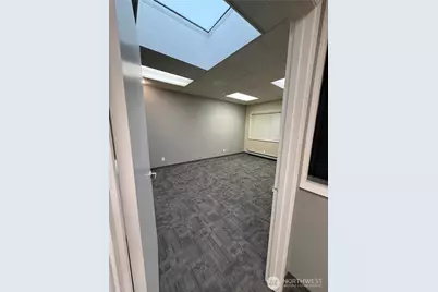 111 Harrison St W, Seattle, WA 98119 - Photo 17