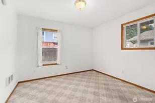 506 E Locust St, Centralia, WA 98531 - Photo 17