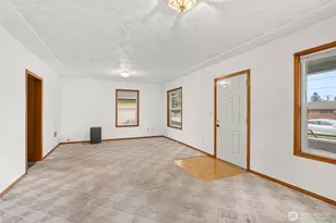 506 E Locust St, Centralia, WA 98531 - Photo 7