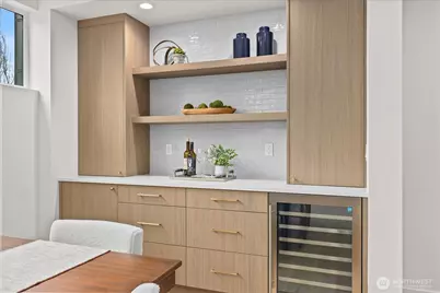 4222 Meridian Avenue N, Seattle, WA 98103 - Photo 9