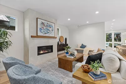 4222 Meridian Avenue N, Seattle, WA 98103 - Photo 11