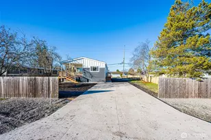 225 N Matriotti Ave, Sequim, WA 98382 - Photo 3