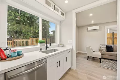 9223 38th Avenue S #B, Seattle, WA 98118 - Photo 11