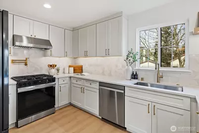 9003 30th Avenue SW, Seattle, WA 98126 - Photo 11