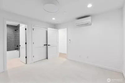 10738 Interlake Avenue N, Seattle, WA 98133 - Photo 17