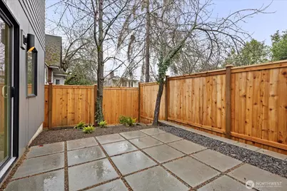 4224 Meridian Avenue N, Seattle, WA 98103 - Photo 5
