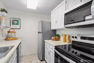 610 Aloha Street #404, Seattle, WA 98109 - Photo 15