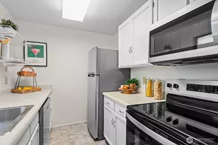 610 Aloha St, Seattle, WA 98109 - Photo 15