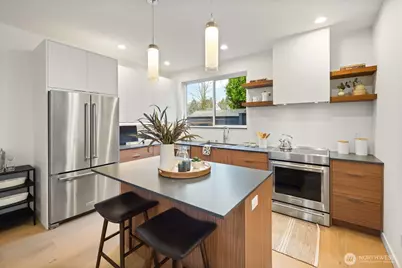 713 N 70th Street, Seattle, WA 98103 - Photo 11