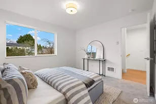 713 N 70th St, Seattle, WA 98103 - Photo 23