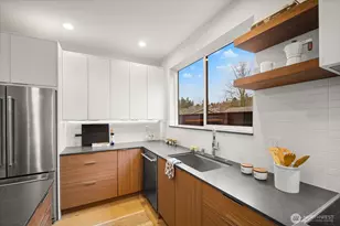 713 N 70th St, Seattle, WA 98103 - Photo 13