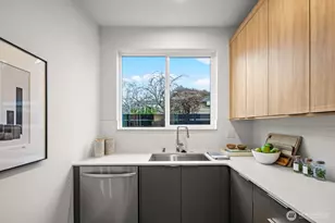 713 B N 70th St, Seattle, WA 98103 - Photo 9