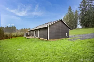 981 Schaffran Rd, Castle Rock, WA 98611 - Photo 3