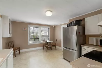 411 7th Street NW, Puyallup, WA 98371 - Photo 11
