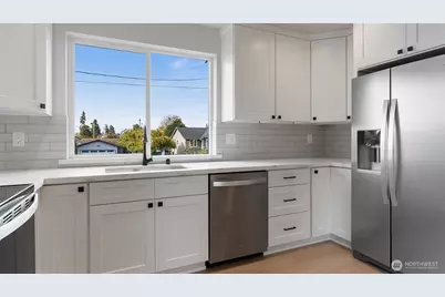 3205 19th Street #B, Everett, WA 98201 - Photo 7