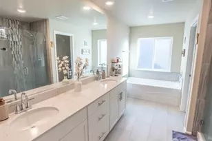 17622 Crossing Dr E, Puyallup, WA 98374 - Photo 13