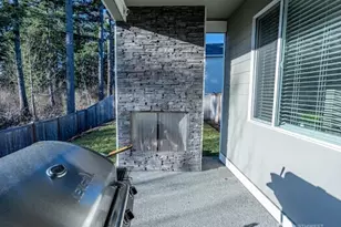 17622 Crossing Dr E, Puyallup, WA 98374 - Photo 29