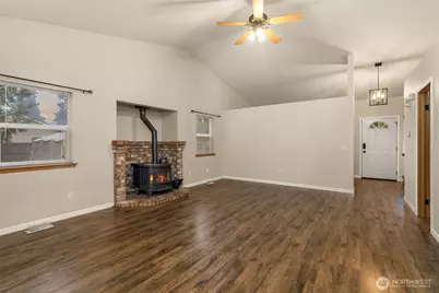 9208 321st Street Ct E, Eatonville, WA 98328 - Photo 7
