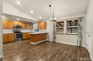 9208 321st St Ct E, Eatonville, WA 98328 - Photo 9