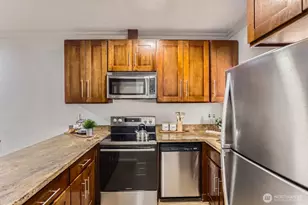 14547 NE 40th St, Bellevue, WA 98007 - Photo 9