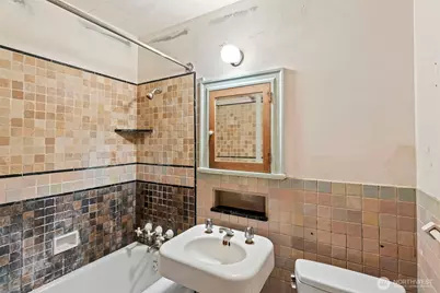 1631 16th Ave #303, Seattle, WA 98122 - Photo 9