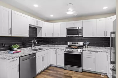 14322 Admirality Way #31, Lynnwood, WA 98087 - Photo 15