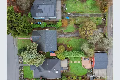 9748 Dayton Avenue N, Seattle, WA 98103 - Photo 3