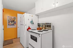 9748 Dayton Ave N, Seattle, WA 98103 - Photo 9