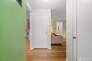 9748 Dayton Ave N, Seattle, WA 98103 - Photo 19