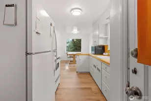 9748 Dayton Ave N, Seattle, WA 98103 - Photo 11