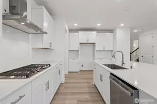 10673 Treasure Dr NW, Silverdale, WA 98383 - Photo 9