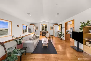 1095 Essex St, Camano Island, WA 98282 - Photo 5