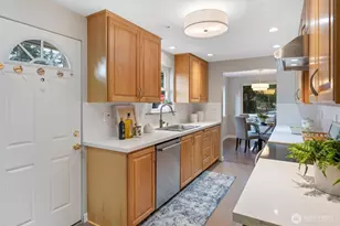 3203 NE 89th St, Seattle, WA 98115 - Photo 9