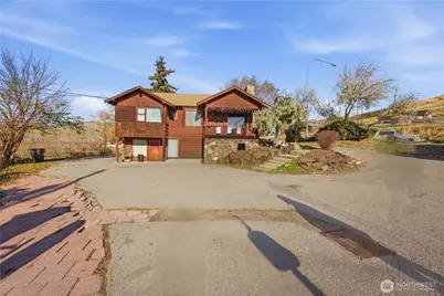 5 35th Street NW, East Wenatchee, WA 98802 - Photo 1