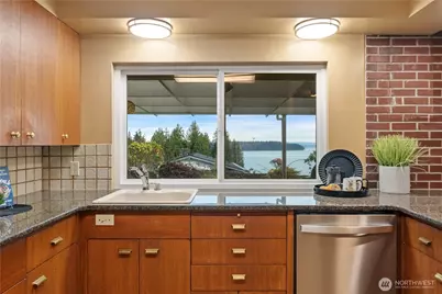 8154 E Seaview Drive, Port Orchard, WA 98366 - Photo 9