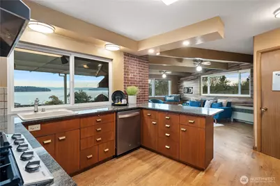 8154 E Seaview Drive, Port Orchard, WA 98366 - Photo 7