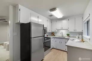 3718 NE 22nd Pl, Renton, WA 98056 - Photo 9