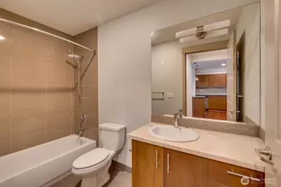 4547 8th Avenue NE #204, Seattle, WA 98105 - Photo 9