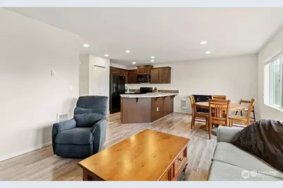 1932 76th Ave SE, Lake Stevens, WA 98258 - Photo 3