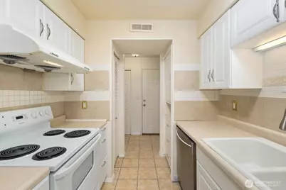 14510 124th Avenue NE #C28, Kirkland, WA 98034 - Photo 5