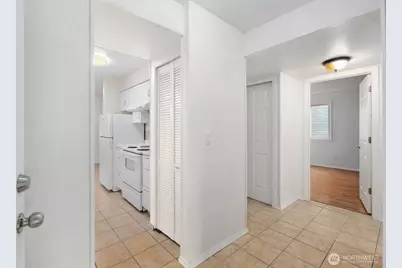 14510 124th Avenue NE #C28, Kirkland, WA 98034 - Photo 3